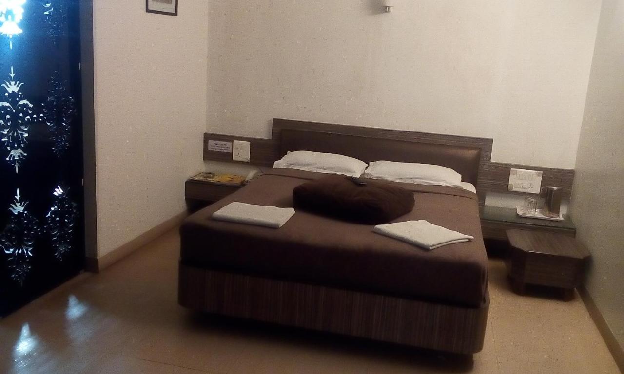 Hotel Rama Executive ماهاباليشوار المظهر الخارجي الصورة