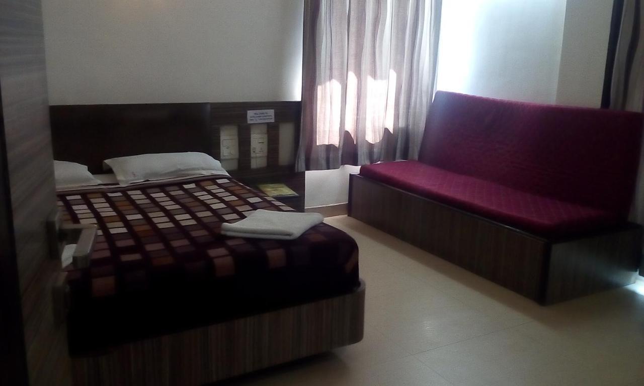 Hotel Rama Executive ماهاباليشوار المظهر الخارجي الصورة